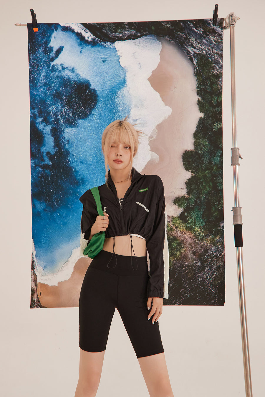 CHUU Cropped Track Jacket