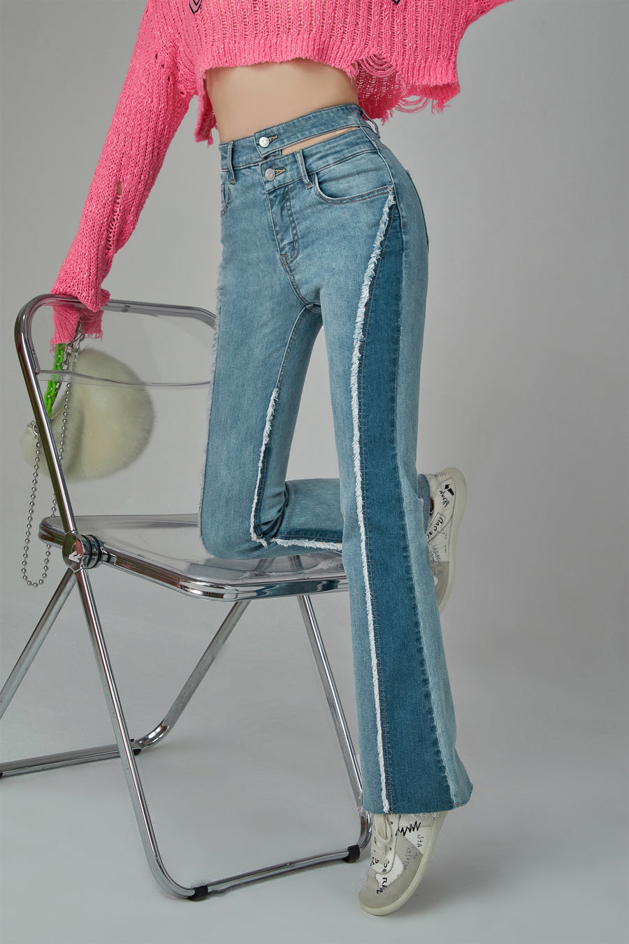 CHUU Two-Toned Cut Slit Bootcut Jeans