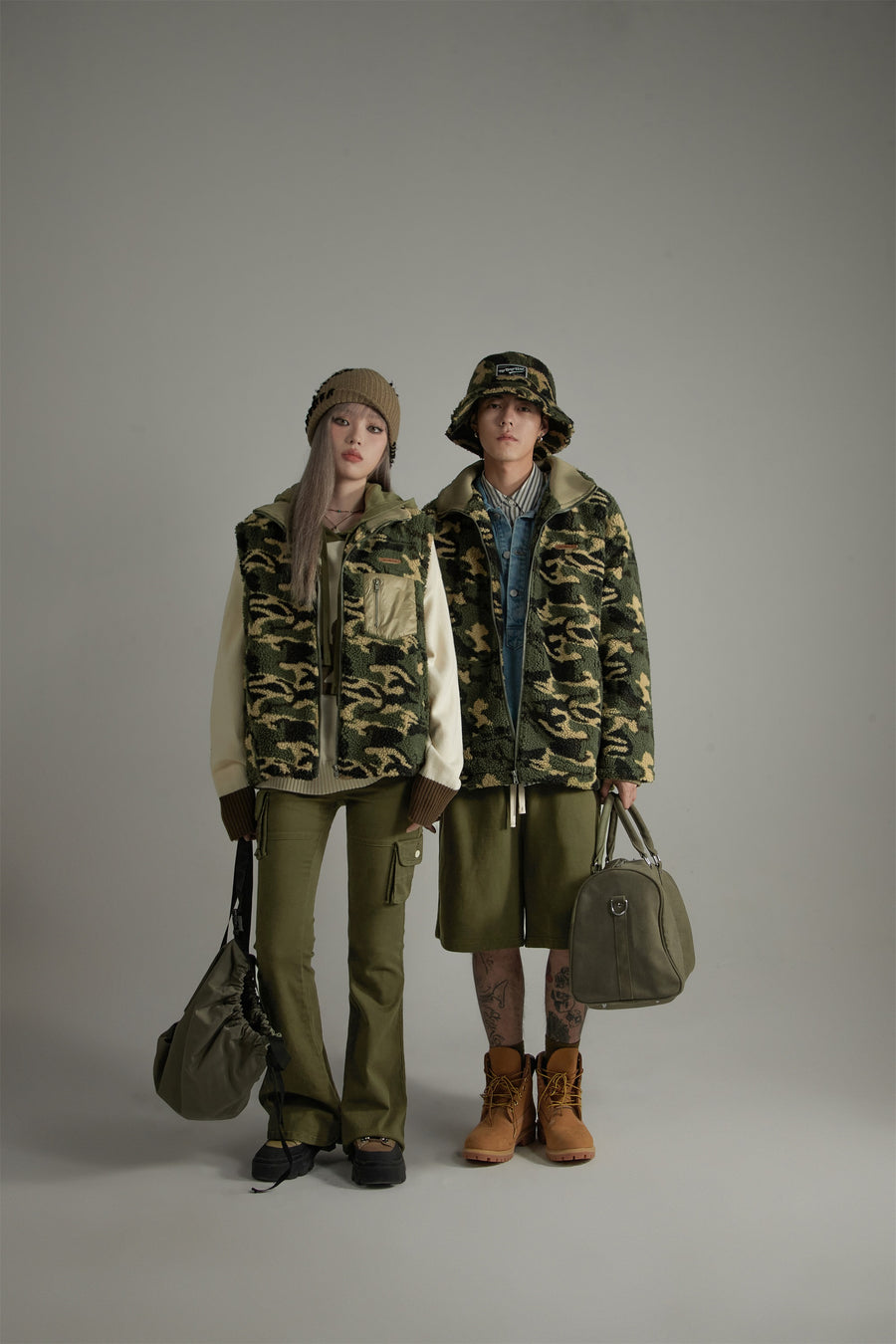 CHUU Camouflage Fleece Zip-Up Vest Jacket