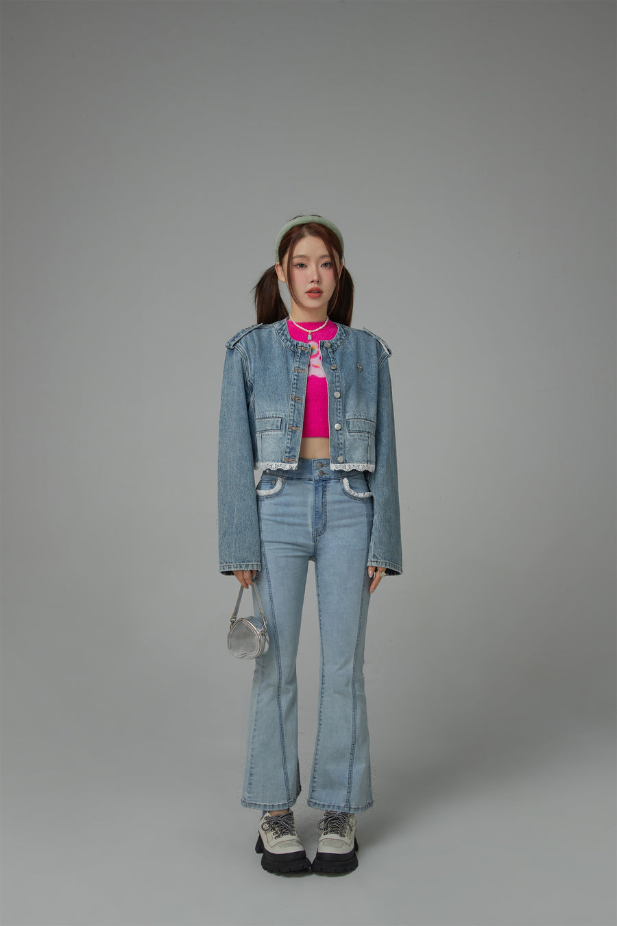 CHUU Lace Detail Cropped Denim Jacket