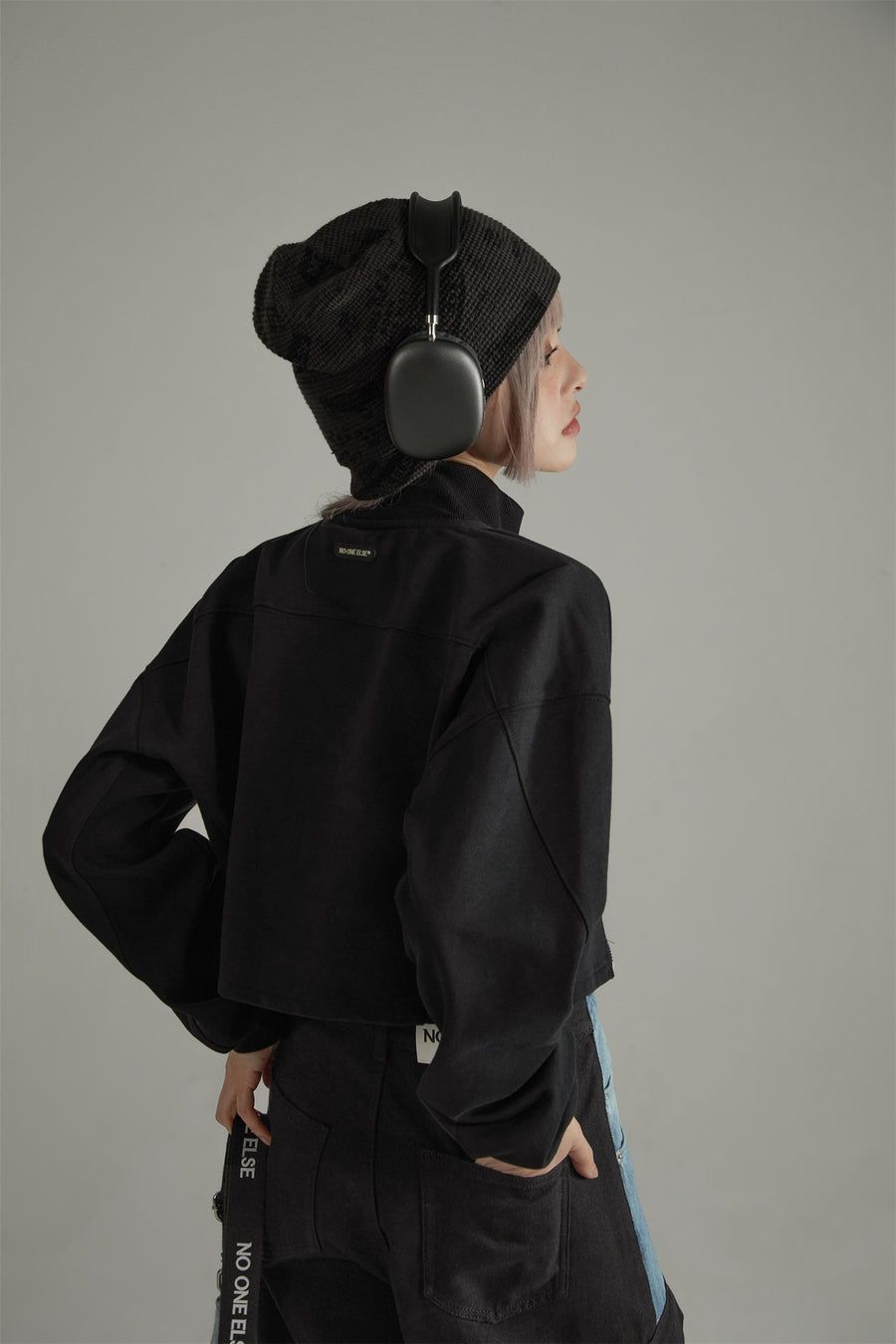 CHUU Star Embroidered Cropped Jacket