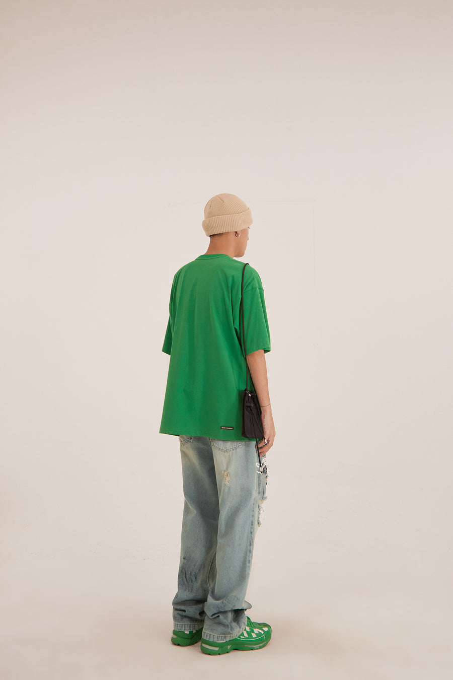 CHUU Graffiti Damaged Wide Jeans