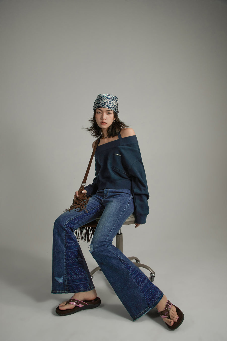 CHUU Slim Bootcut Denim Jeans