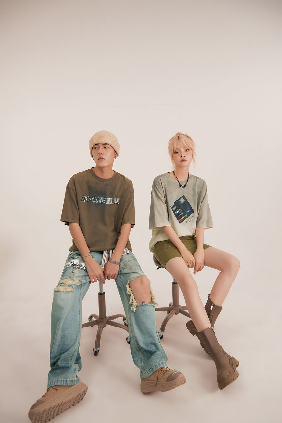 CHUU Graffiti Damaged Wide Jeans