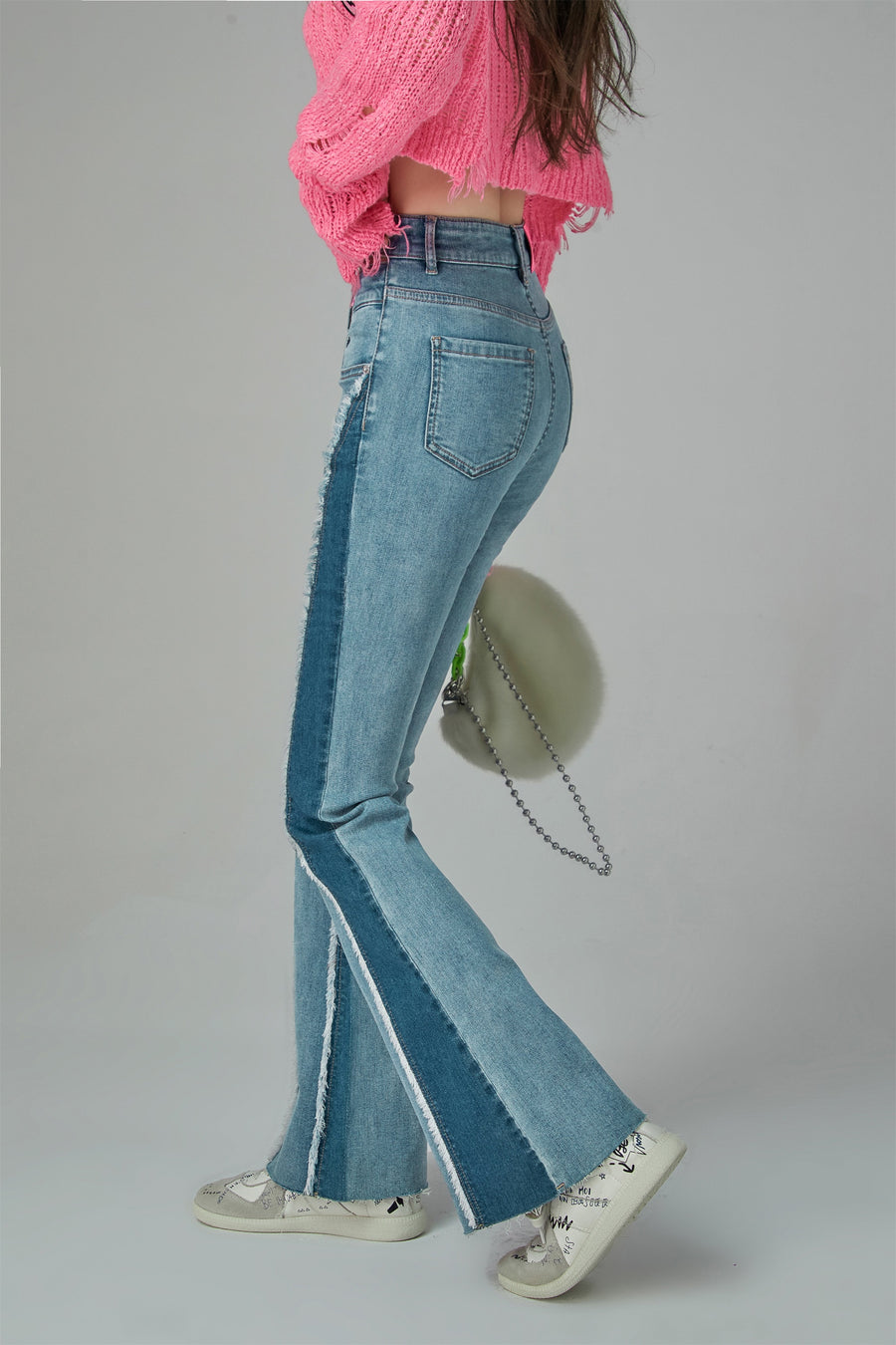 CHUU Two-Toned Cut Slit Bootcut Jeans