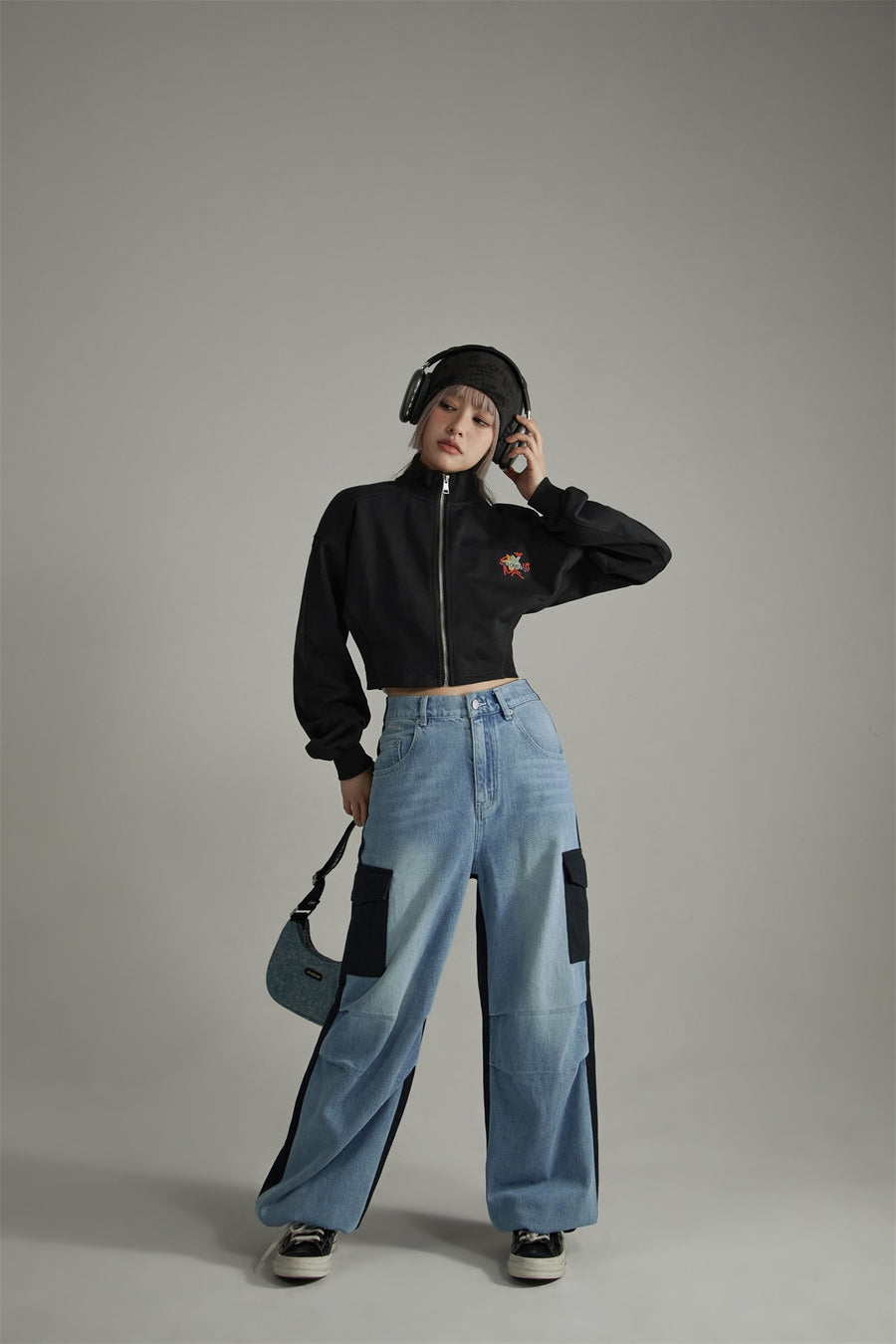 CHUU Star Embroidered Cropped Jacket