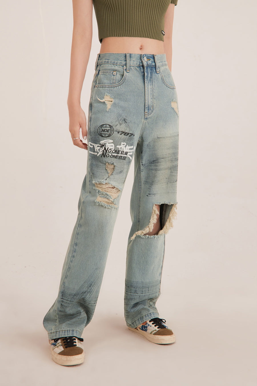 CHUU Graffiti Damaged Wide Jeans