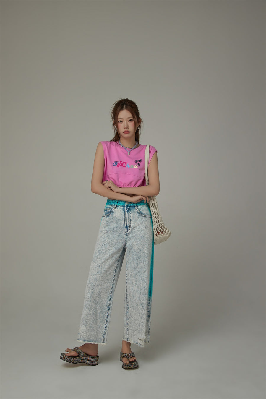 CHUU Color Outline Light Acid Wash Distressed Hem Denim Jeans