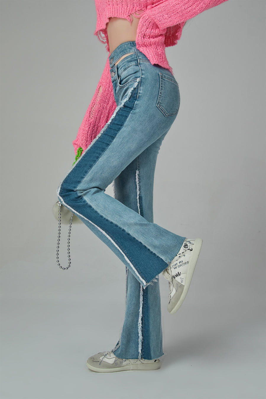 CHUU Two-Toned Cut Slit Bootcut Jeans