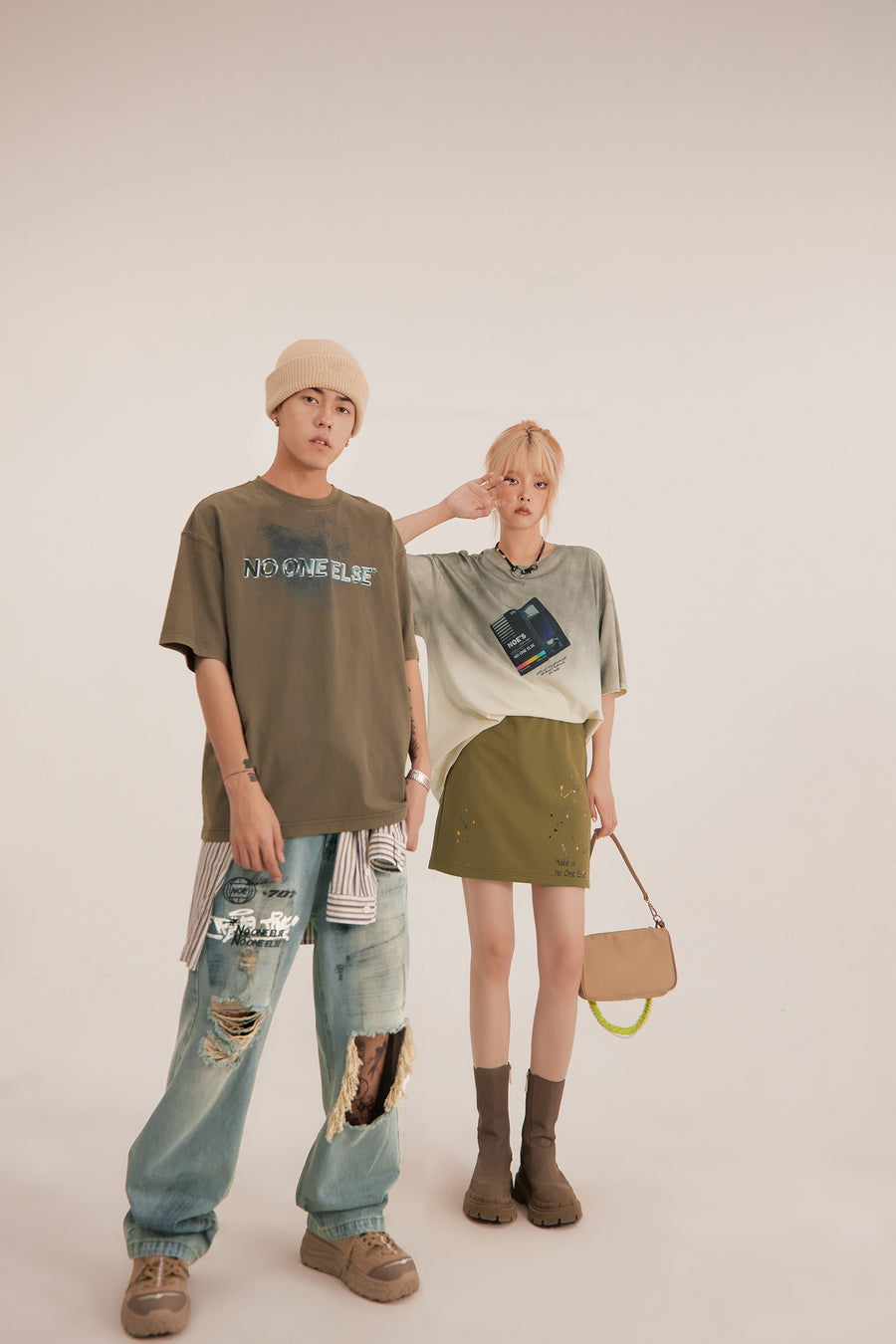 CHUU Graffiti Damaged Wide Jeans