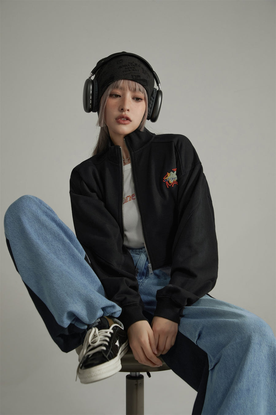 CHUU Star Embroidered Cropped Jacket