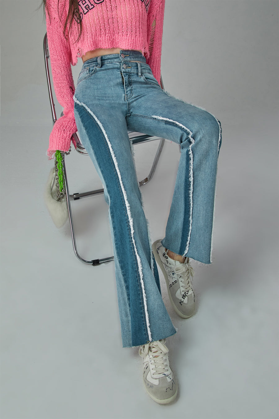 CHUU Two-Toned Cut Slit Bootcut Jeans