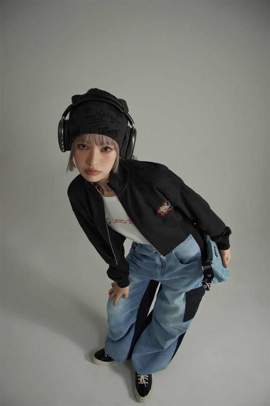 CHUU Star Embroidered Cropped Jacket