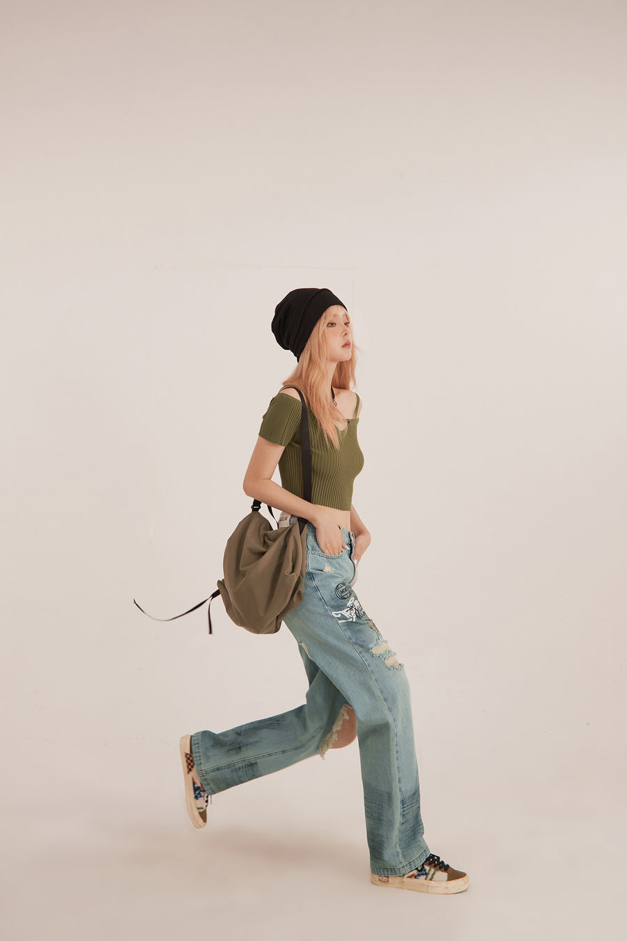 CHUU Graffiti Damaged Wide Jeans