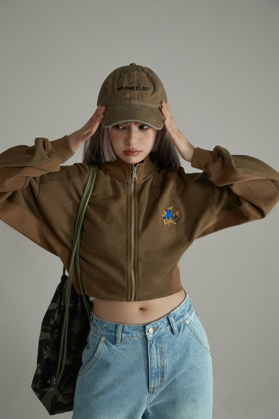 CHUU Star Embroidered Cropped Jacket