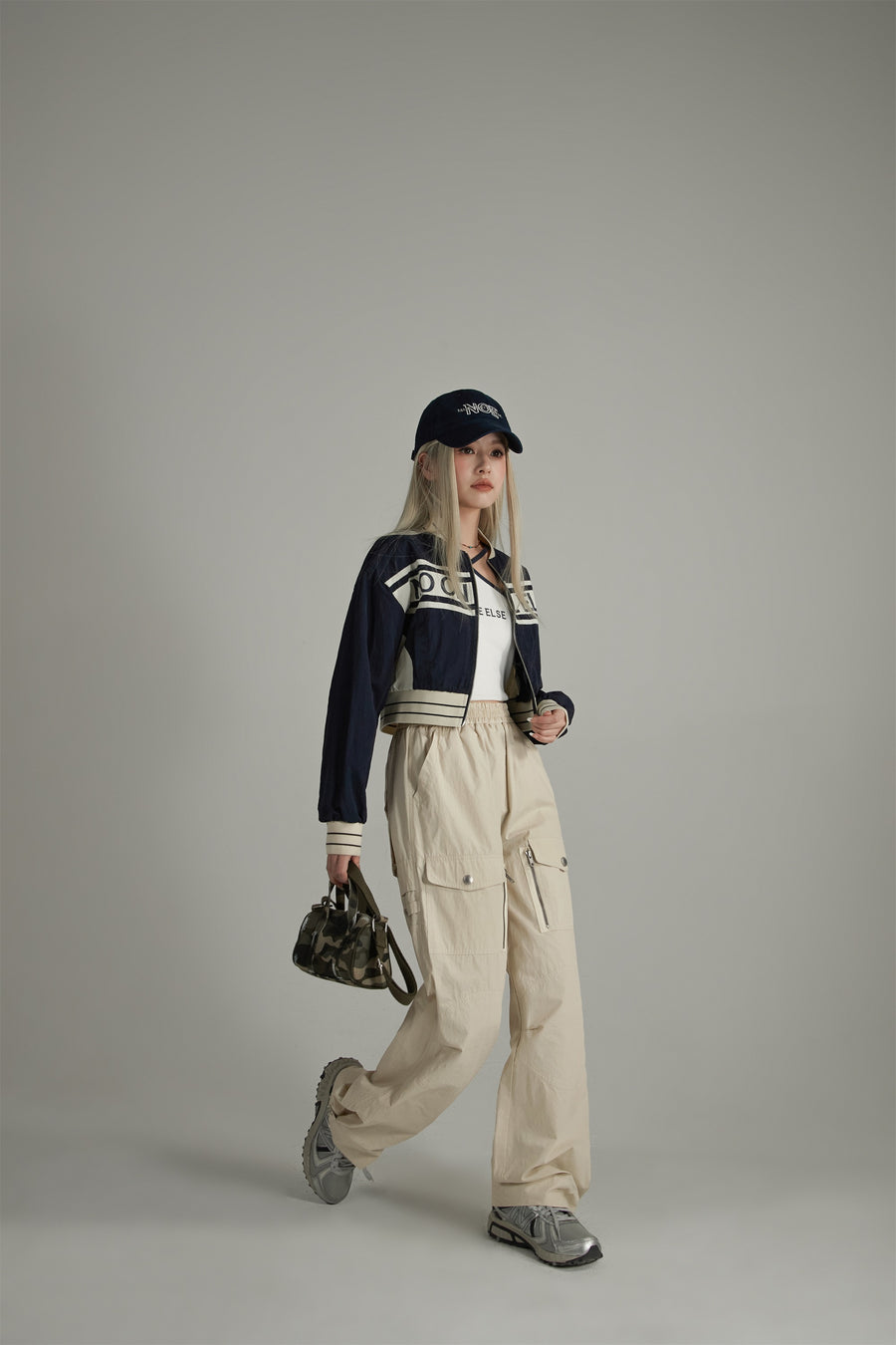 CHUU Noe Logo Color Matching Cropped Jacket