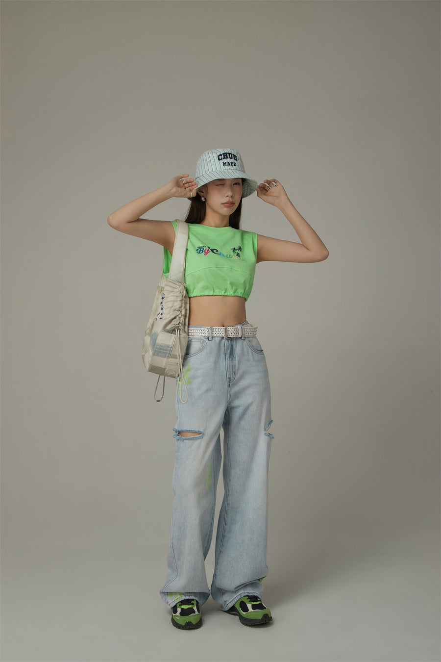 CHUU Color Flower Distressed Light Wash Straight Denim Jeans