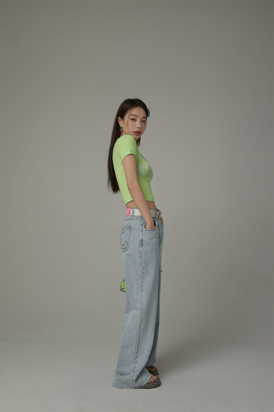 CHUU Distressed Straight Denim Light Wash Jeans