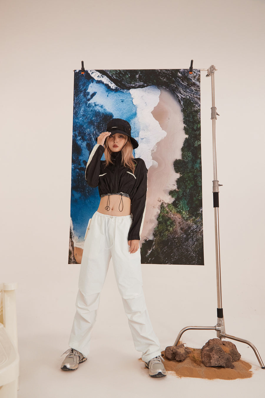 CHUU Cropped Track Jacket