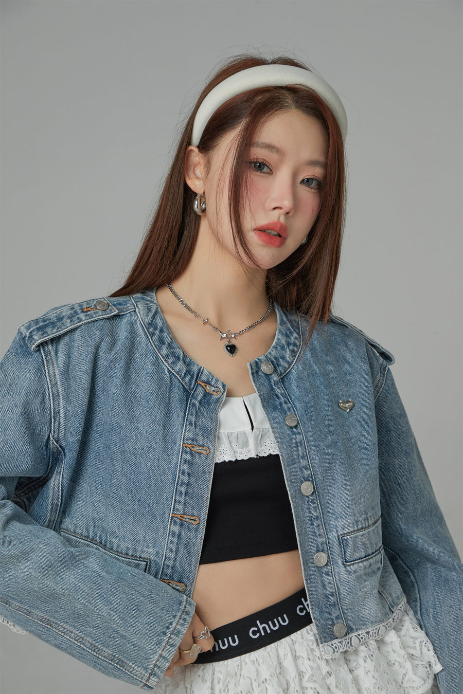 CHUU Lace Detail Cropped Denim Jacket