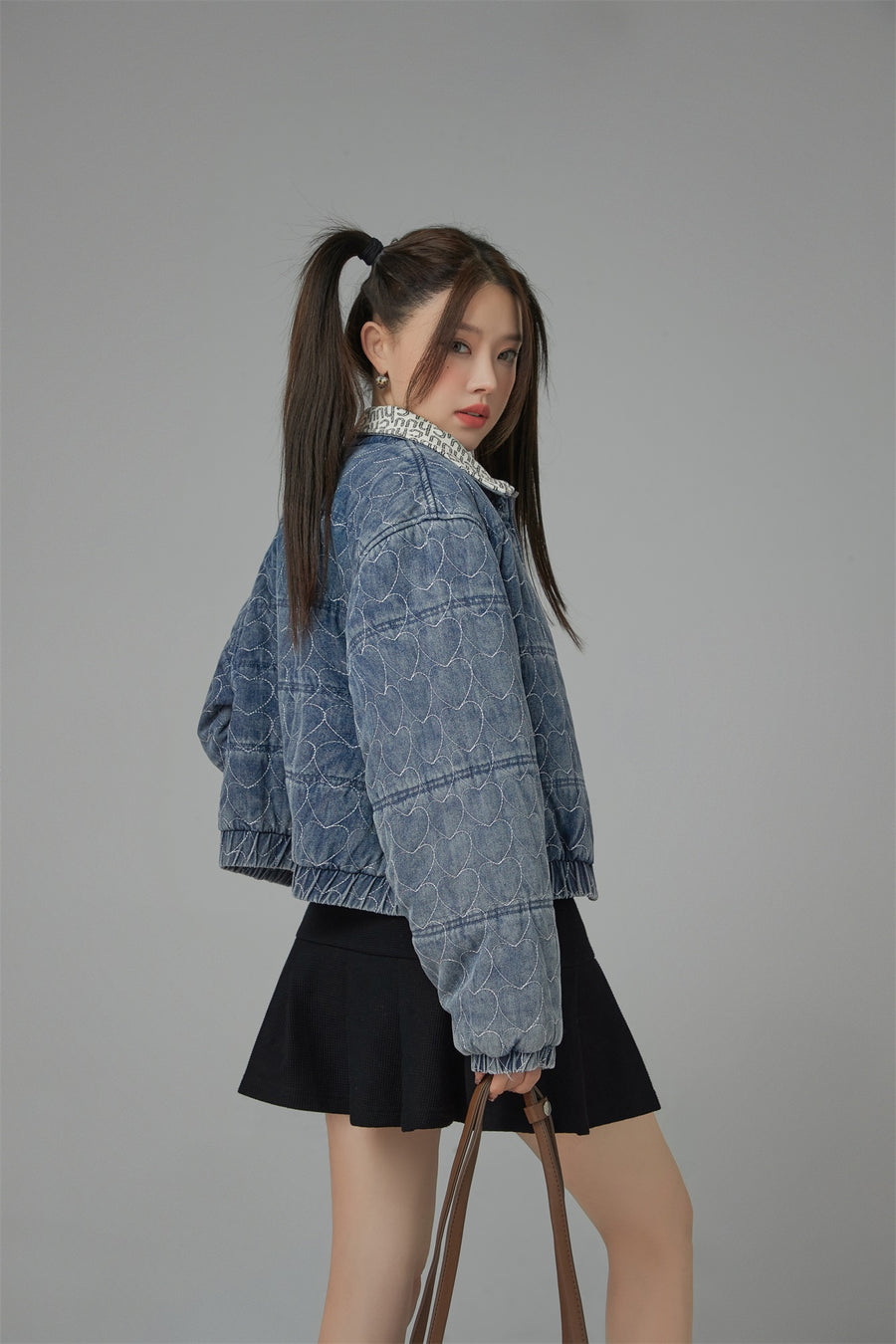 CHUU Heart Print Zip-Up Denim Jacket