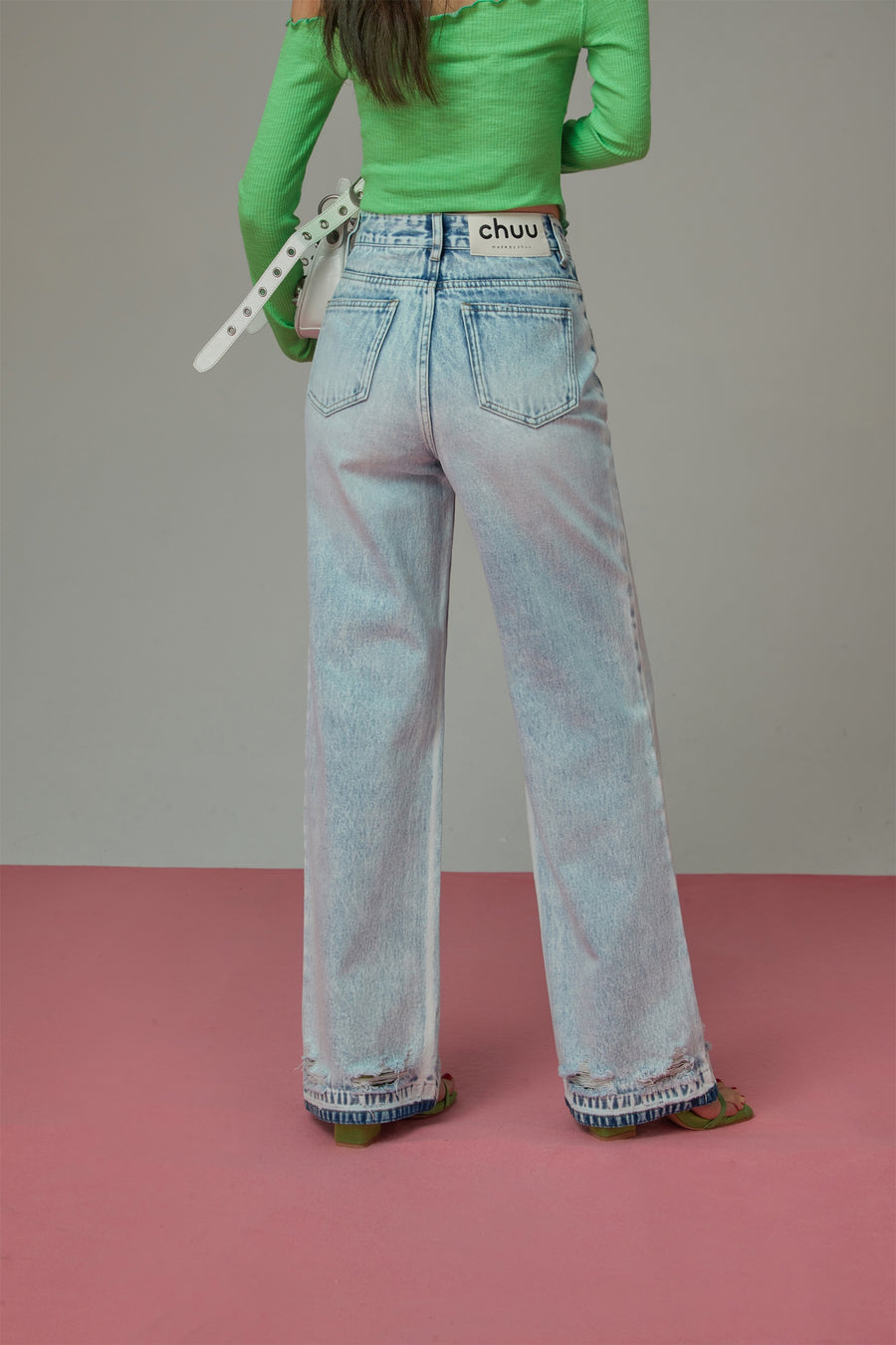 CHUU Distressed Hem Wide Denim Jeans