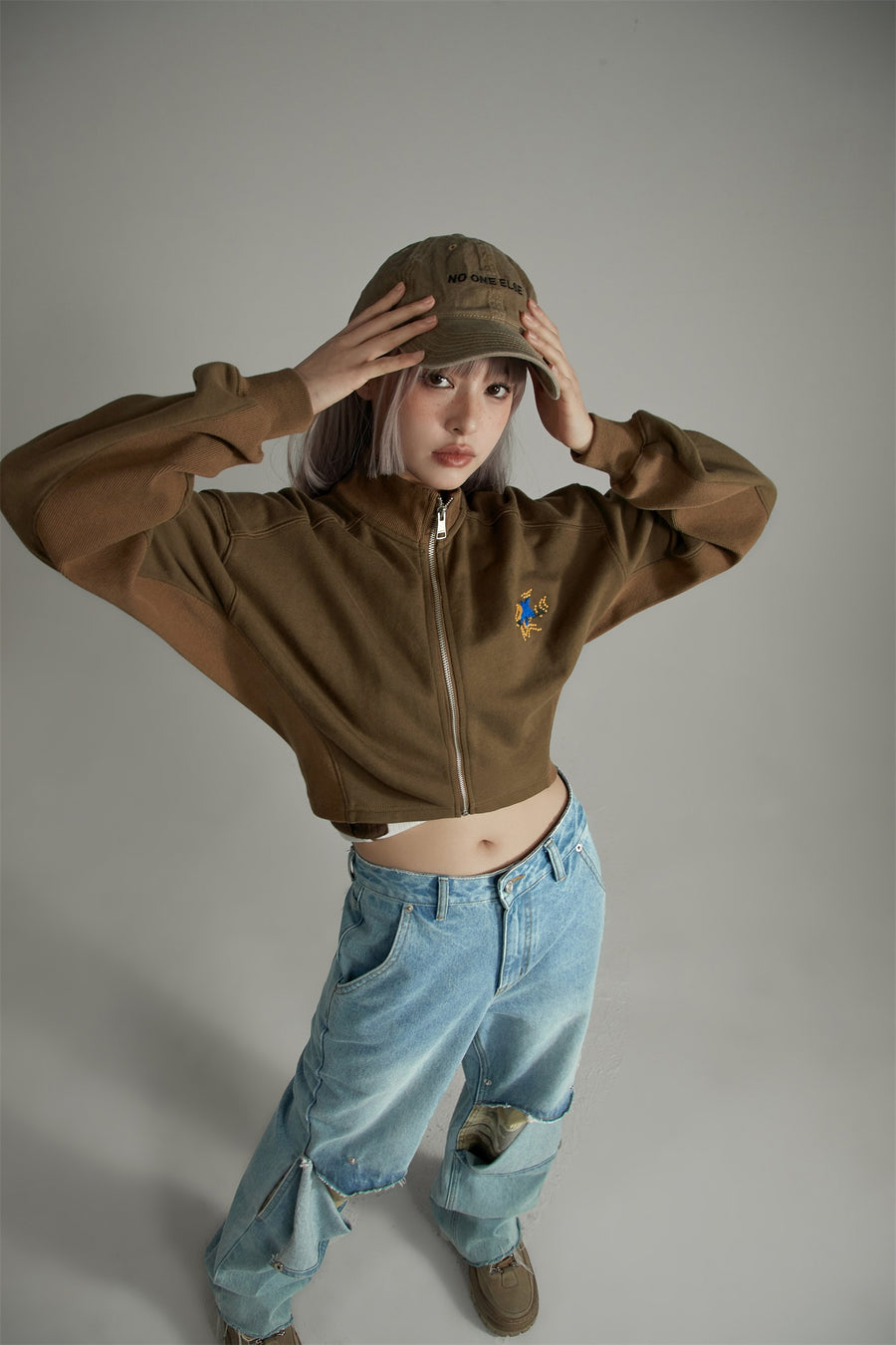 CHUU Star Embroidered Cropped Jacket