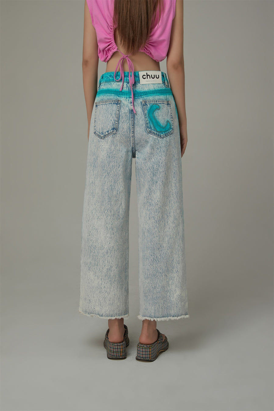 CHUU Color Outline Light Acid Wash Distressed Hem Denim Jeans