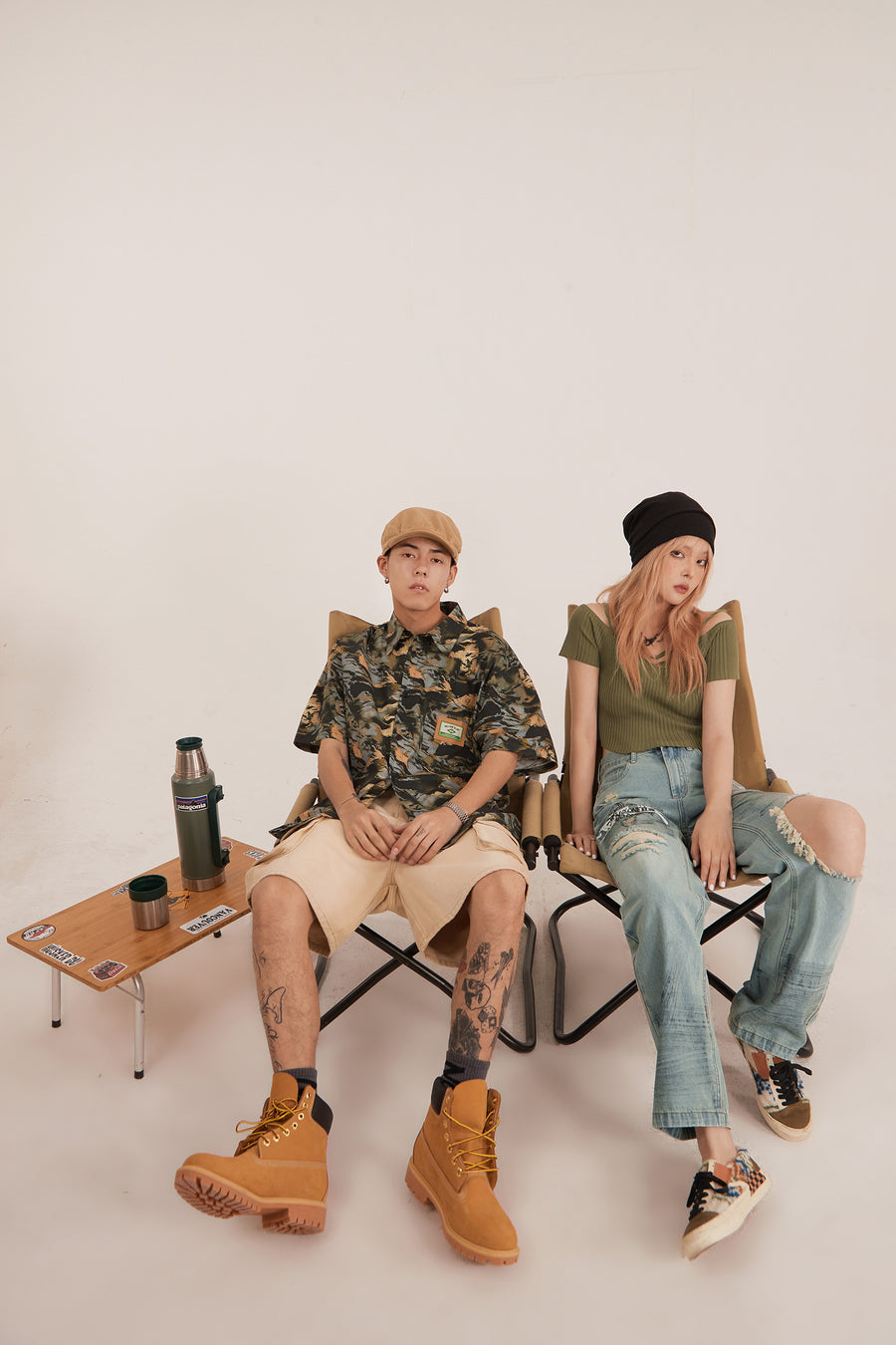 CHUU Graffiti Damaged Wide Jeans