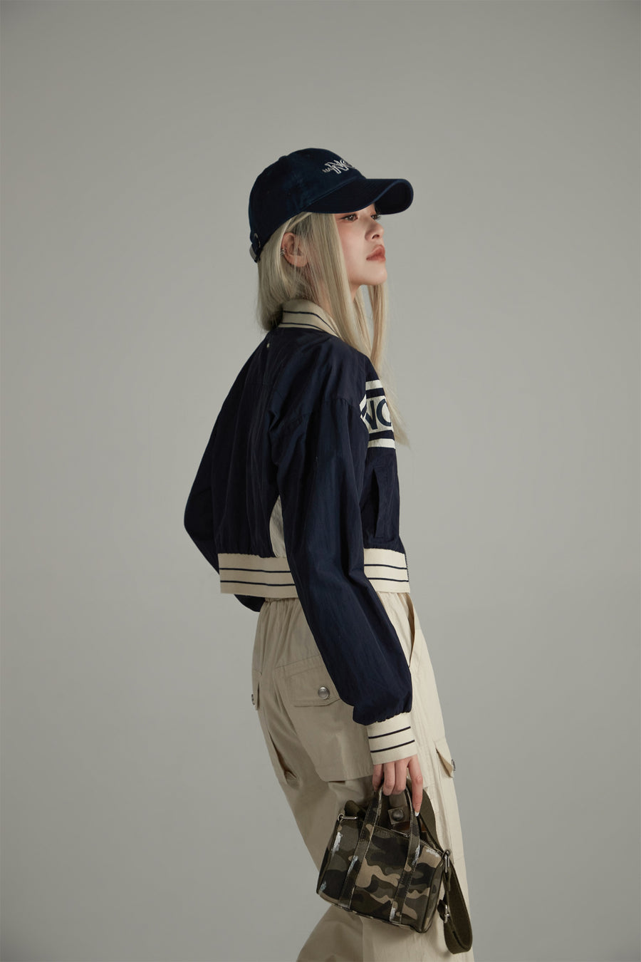 CHUU Noe Logo Color Matching Cropped Jacket