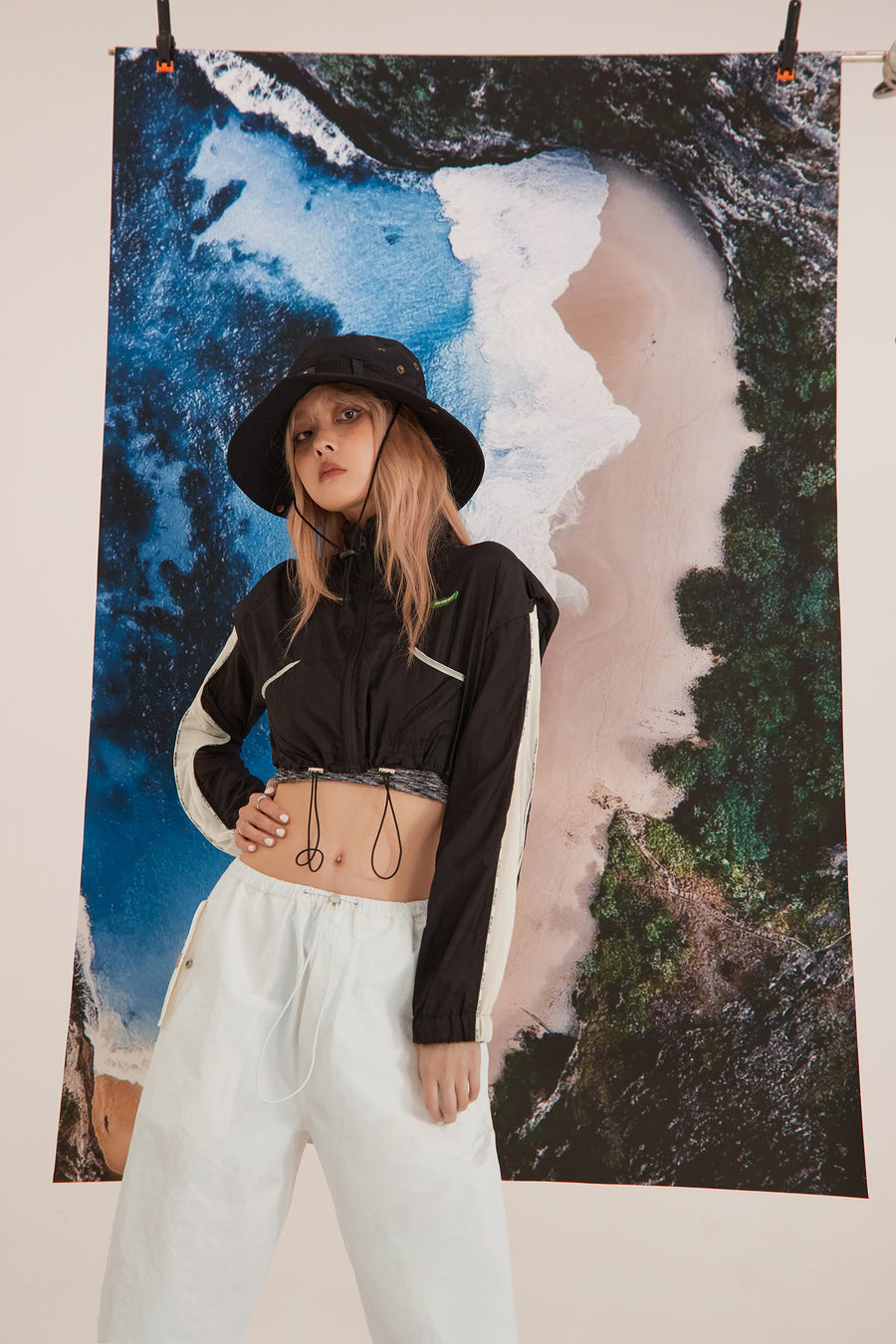 CHUU Cropped Track Jacket