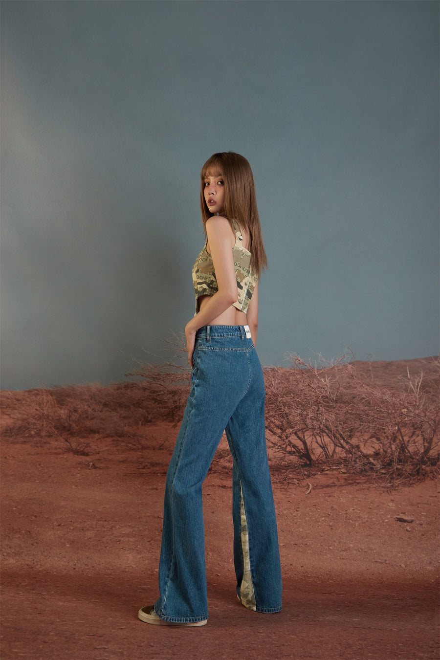 CHUU A Side Of Camouflage Bootcut Jeans