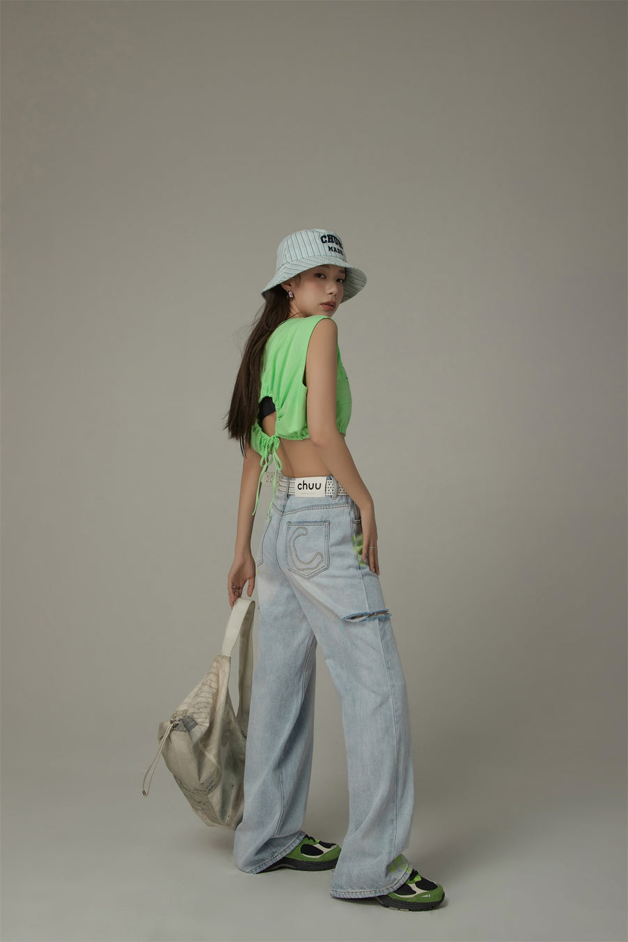 CHUU Color Flower Distressed Light Wash Straight Denim Jeans