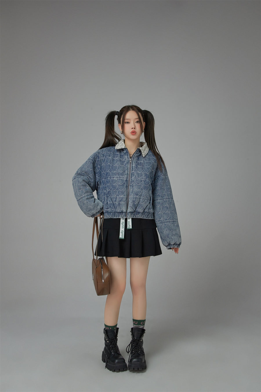 CHUU Heart Print Zip-Up Denim Jacket