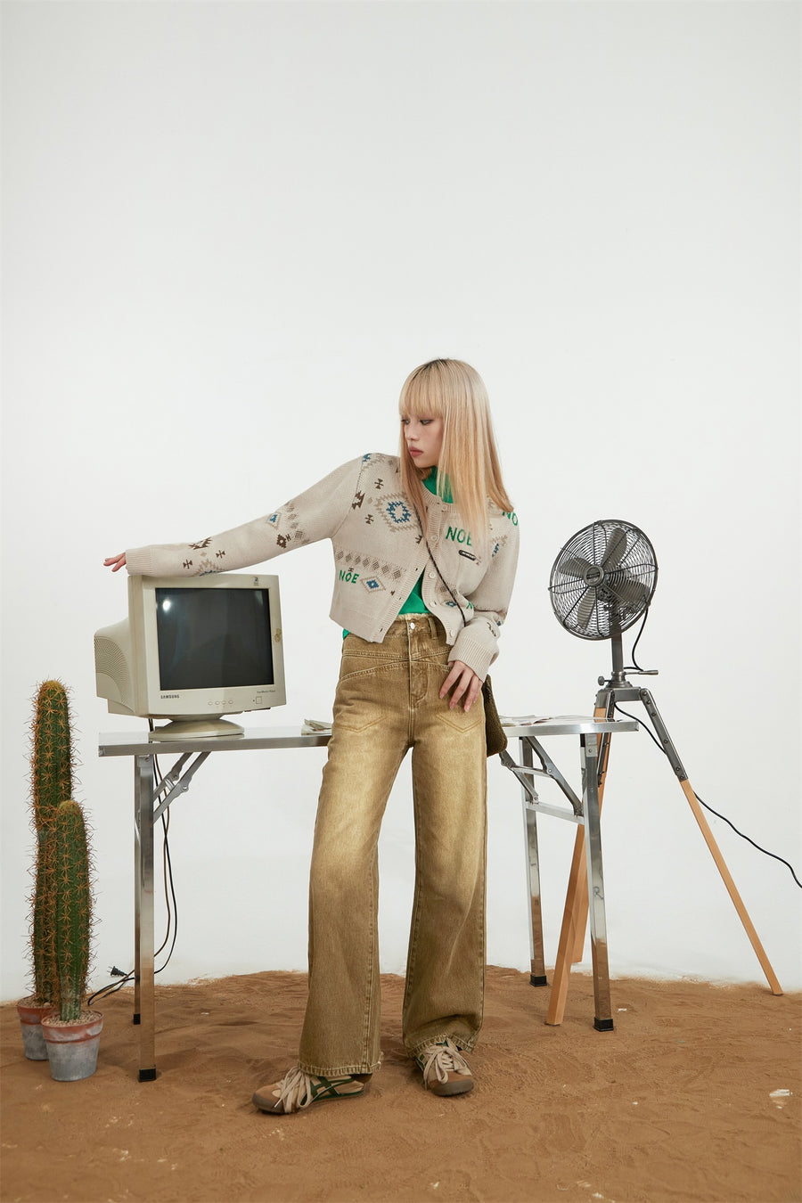 CHUU Straight Washed Jeans