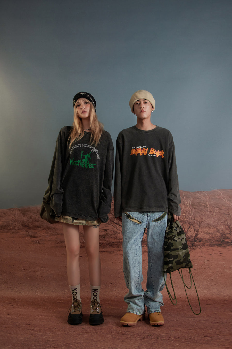 CHUU Front Cameo Detail Straight Jeans