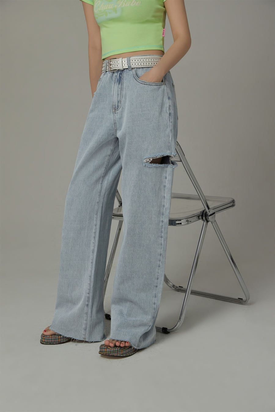 CHUU Distressed Straight Denim Light Wash Jeans