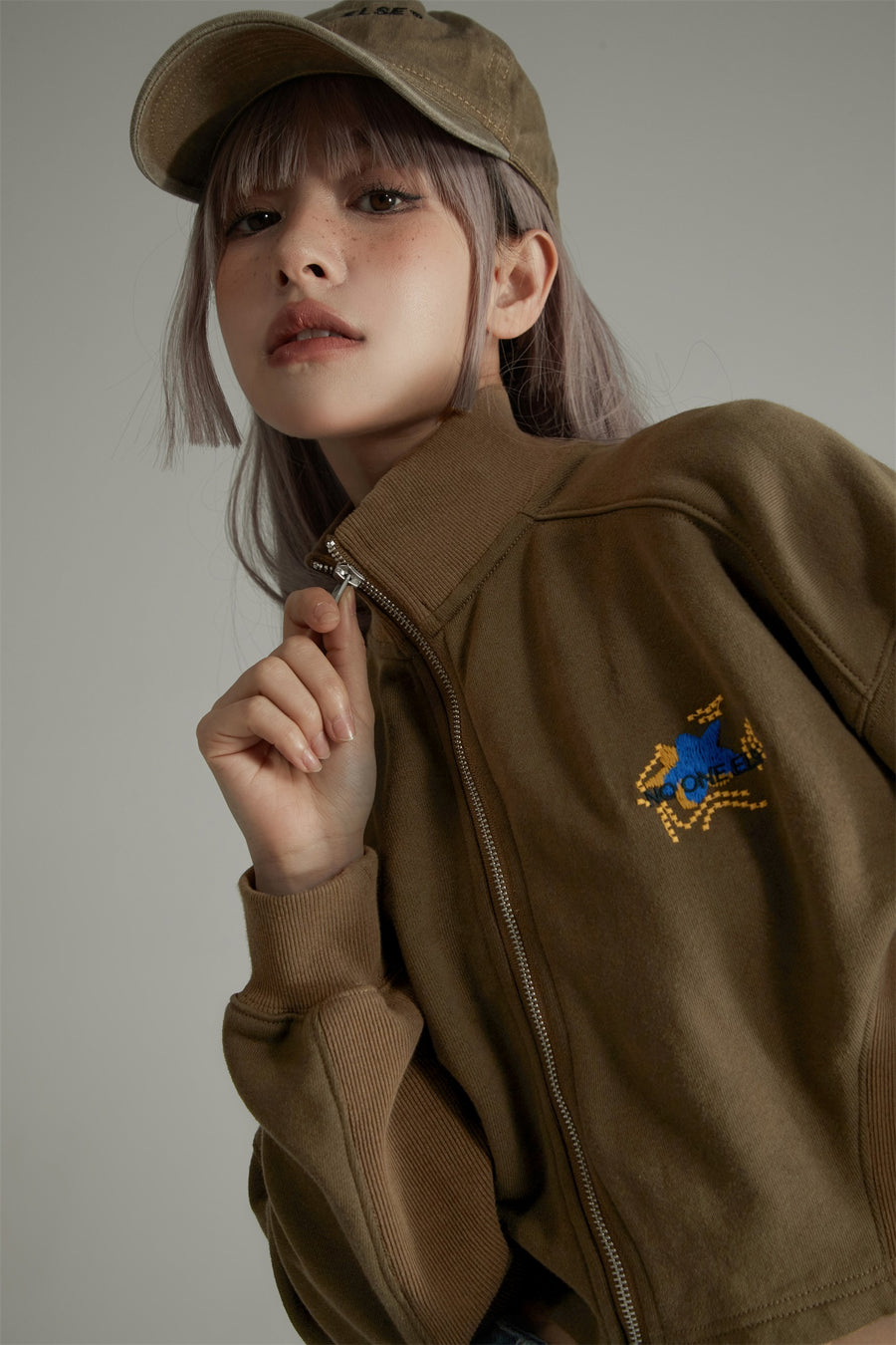 CHUU Star Embroidered Cropped Jacket