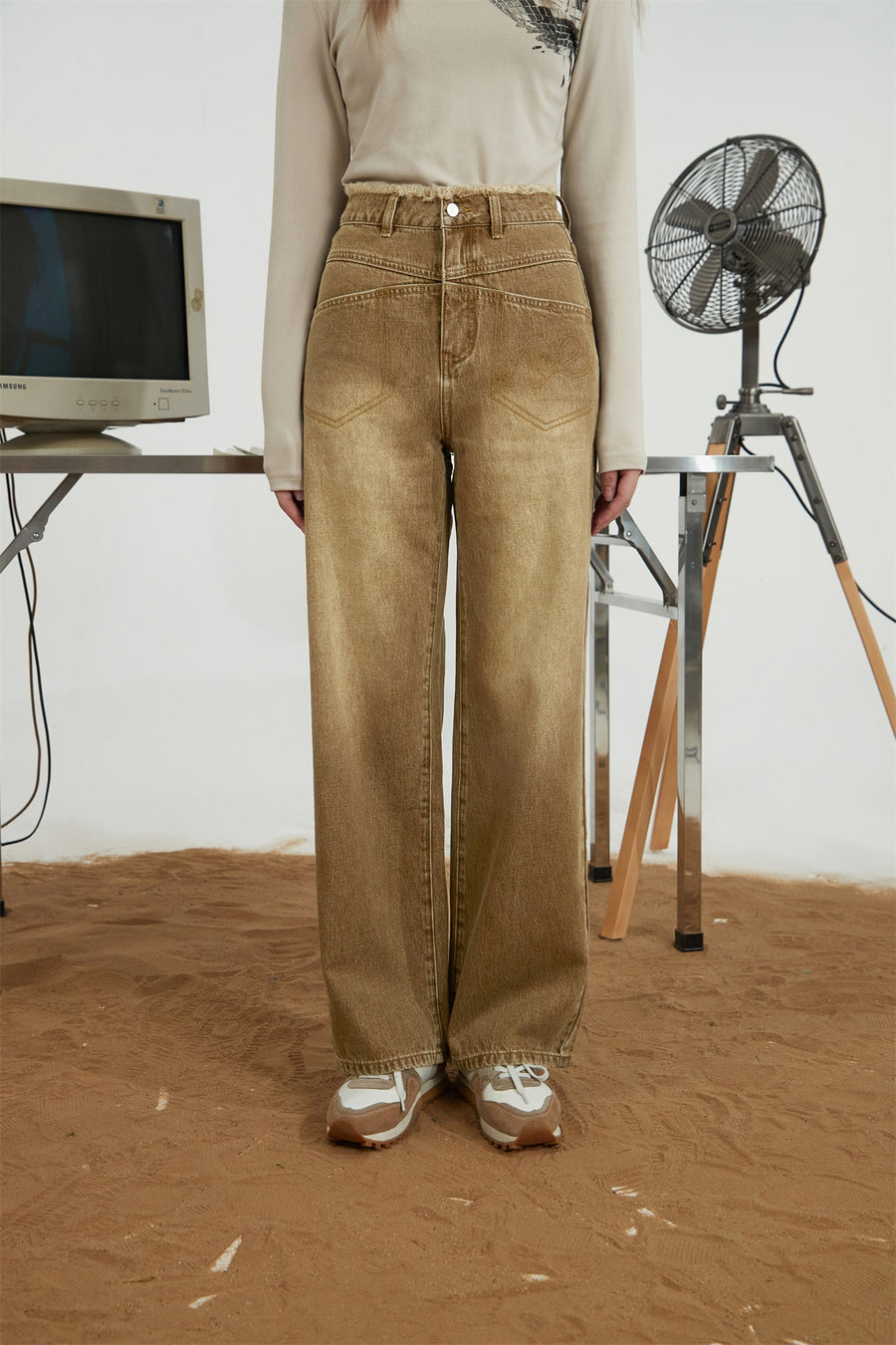 CHUU Straight Washed Jeans