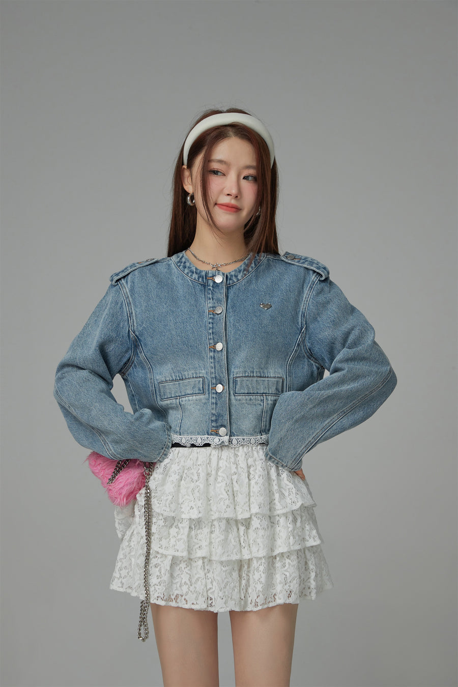 CHUU Lace Detail Cropped Denim Jacket