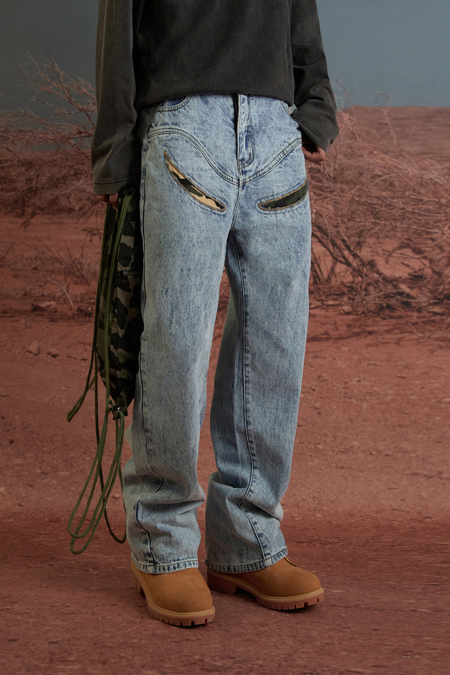 CHUU Front Cameo Detail Straight Jeans