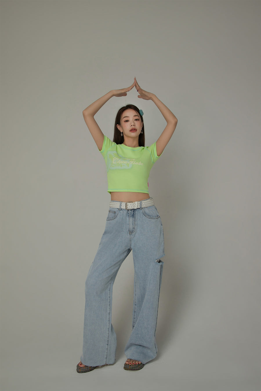 CHUU Distressed Straight Denim Light Wash Jeans