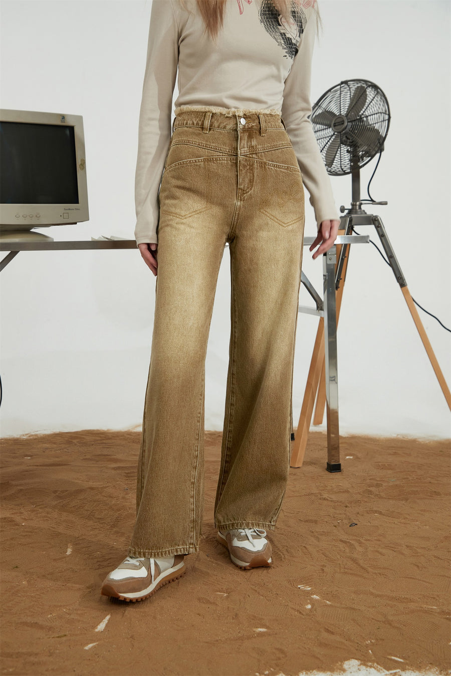 CHUU Straight Washed Jeans