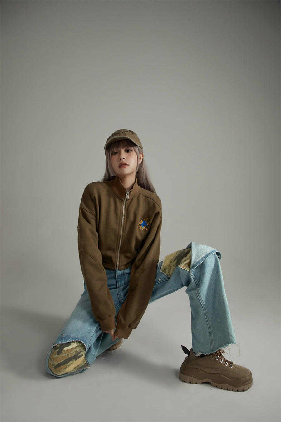 CHUU Star Embroidered Cropped Jacket