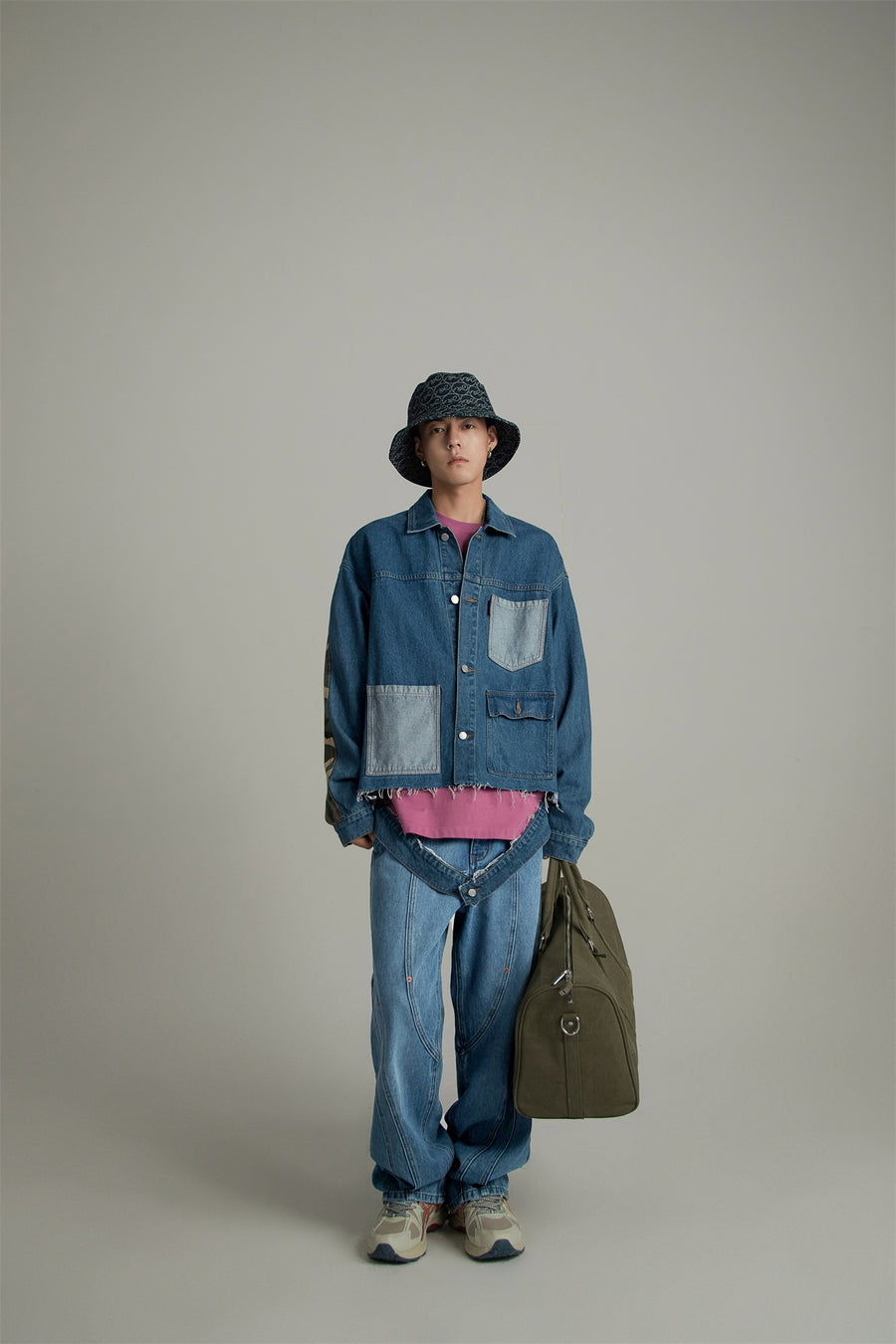 CHUU Wide Washed Jeans