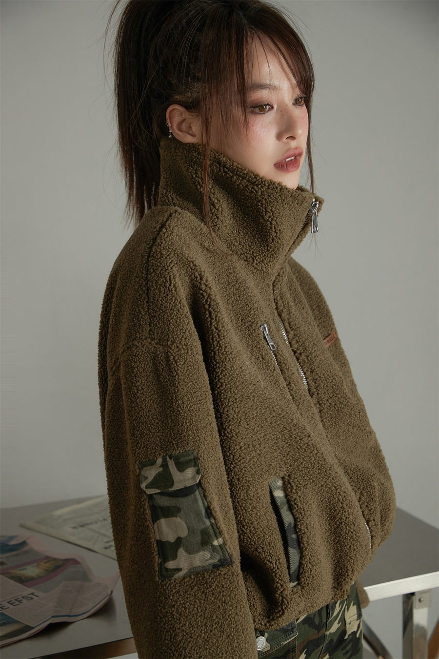 CHUU Camouflage Color Block Fleece Jacket