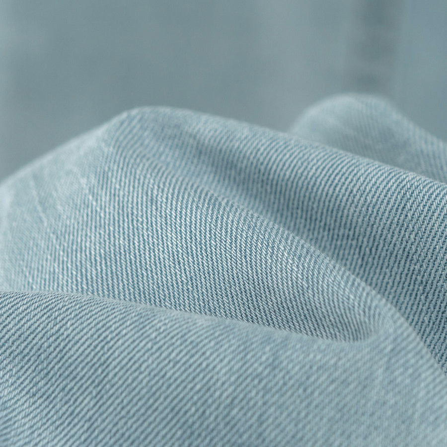 CHUU Light Wide-Legged Denim Jeans