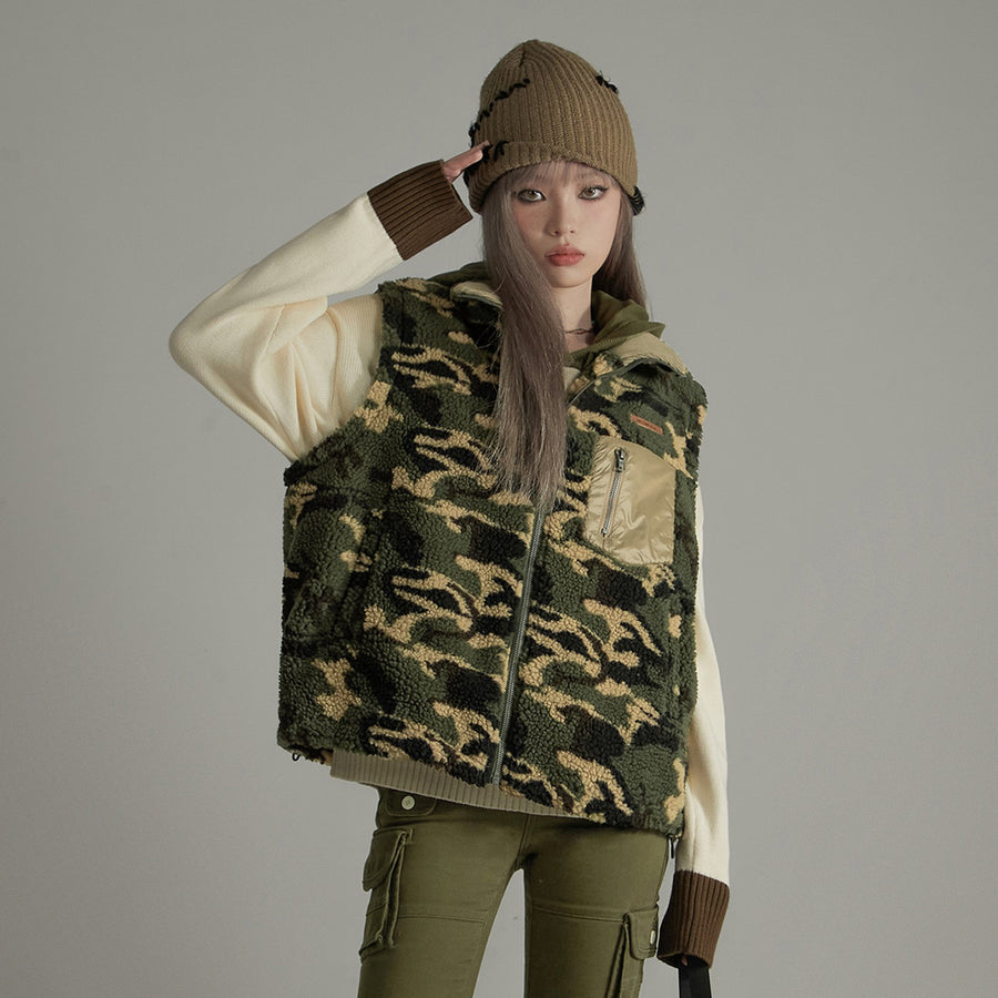 CHUU Camouflage Fleece Zip-Up Vest Jacket