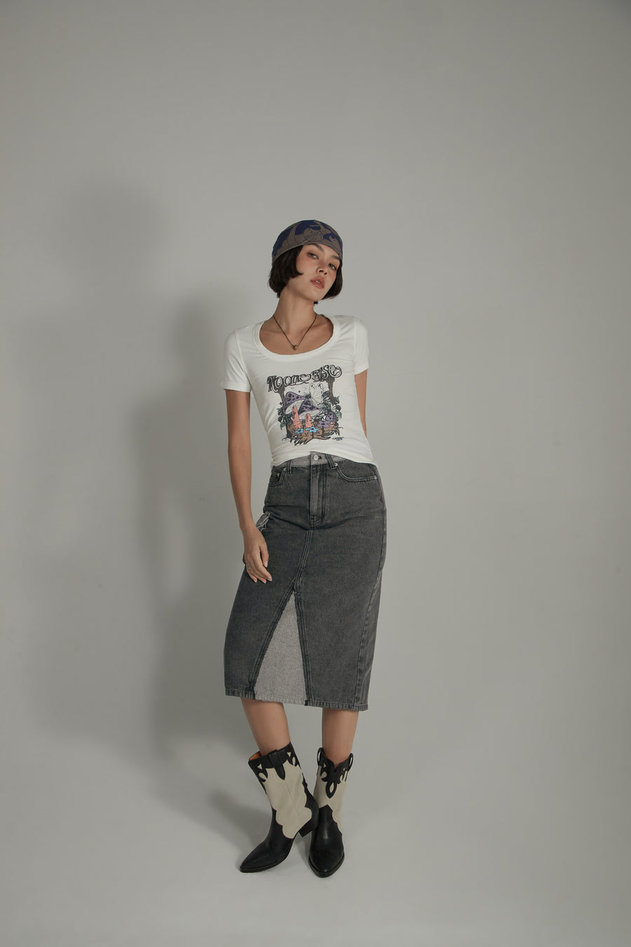 CHUU Grayscale Color Pocket Long Denim Skirt