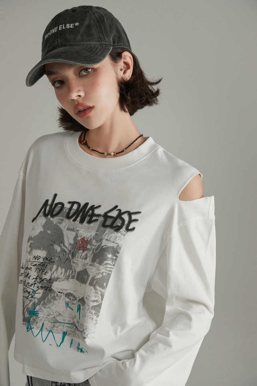 CHUU Logo Printed Design Split Loose Fit T-Shirt